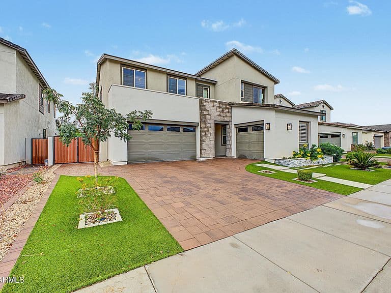 1333 E NARROWLEAF Drive photo 3