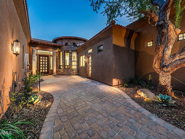 9433 E MONUMENT Drive photo 4