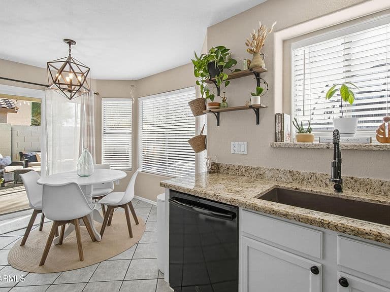 2001 S Bahama Dr photo 5