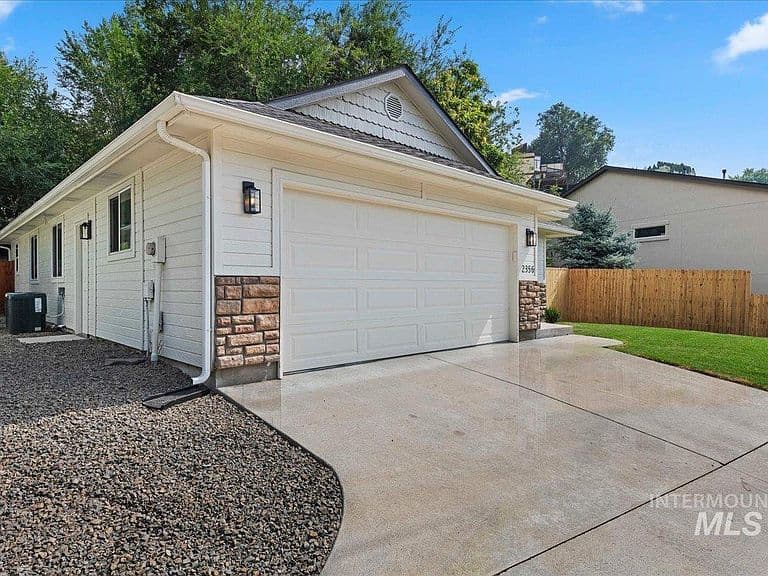 2356 W Hill Rd photo 3