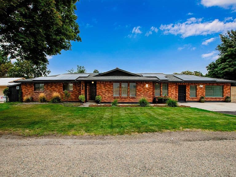 401 Fletcher Dr photo 2