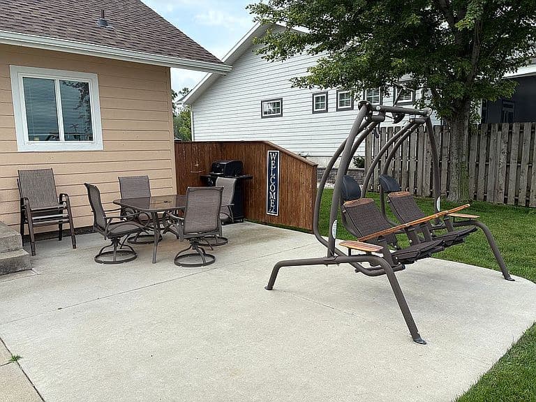 570 S Lake Dr photo 3