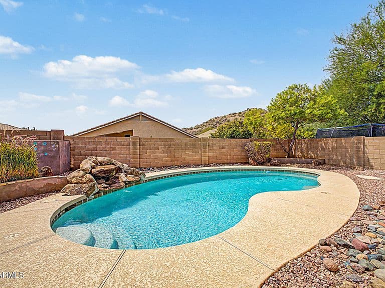 8965 E HILLVIEW Street photo 1