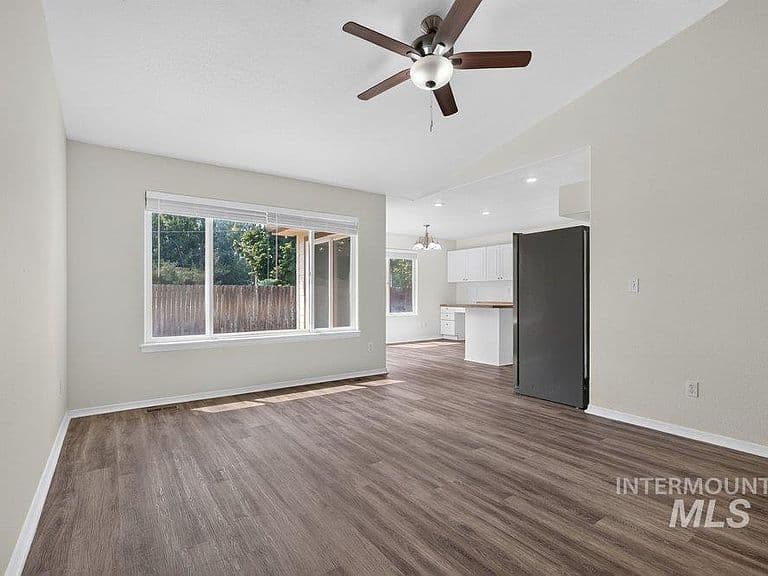 1521 W Kesler Dr photo 5