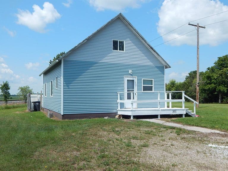 301 3rd Ave W photo 2