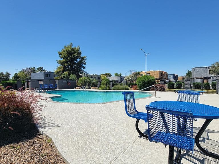 14014 N 54th Avenue photo 4