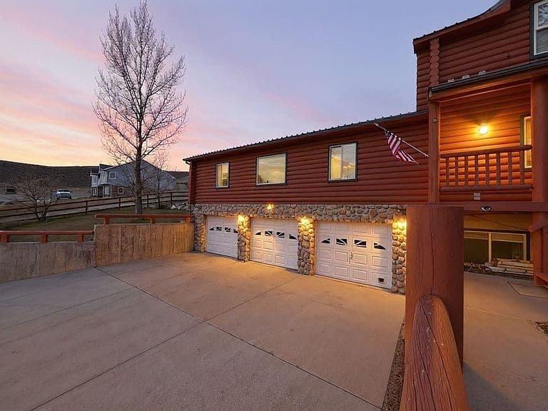 717 Scarlet Dr photo 2