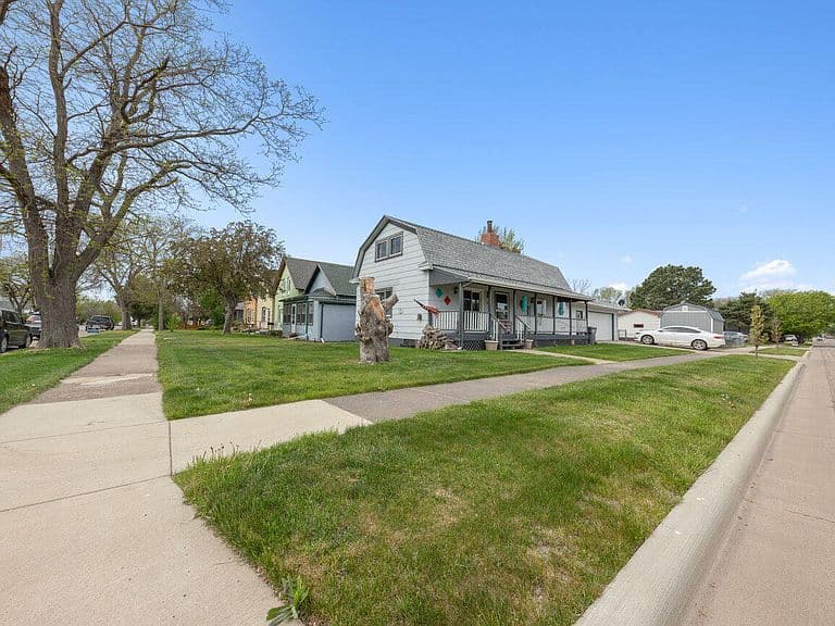 723 N Grand Ave photo 2
