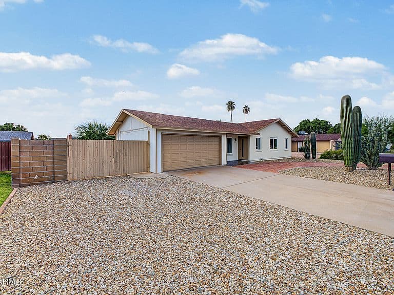 213 E STRAHAN Drive photo 2
