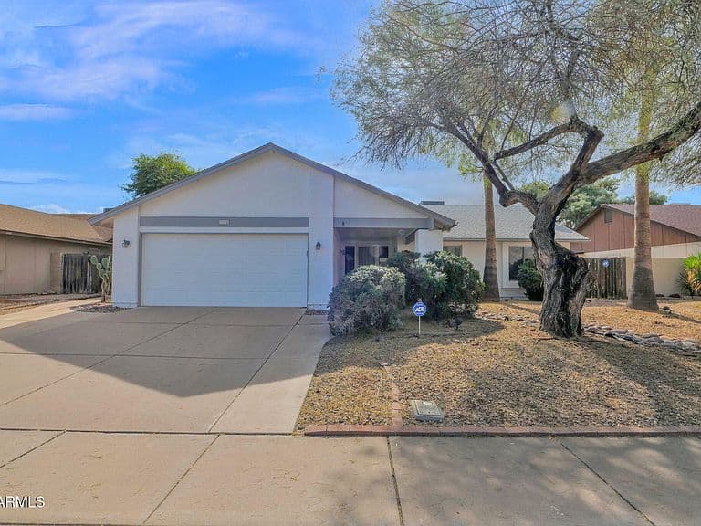 2035 W Gila Ln photo 1