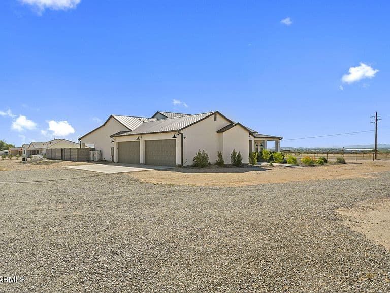 22548 W Southern Avenue photo 5
