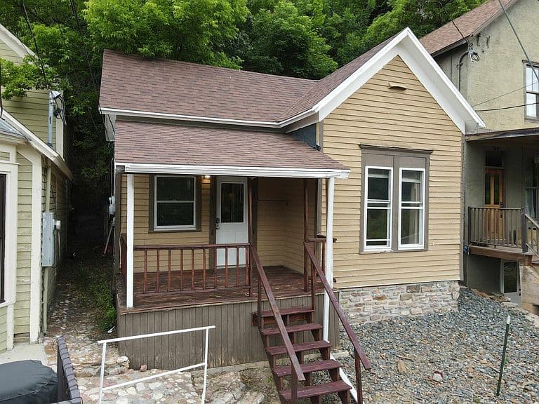 318 Williams St photo 1