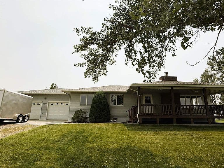 1820 Sugar Ln photo 2