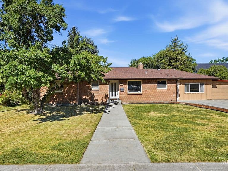 275 S Latah St photo 2