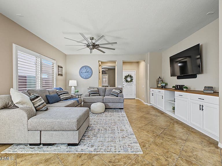 11127 E SOMBRA Avenue photo 3