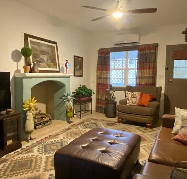 526 W Poephyry Street photo 3