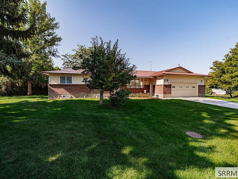 477 Claremore Dr photo 2