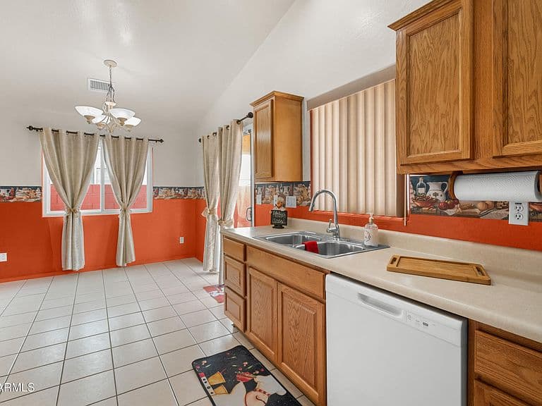 632 W 12TH Street photo 3