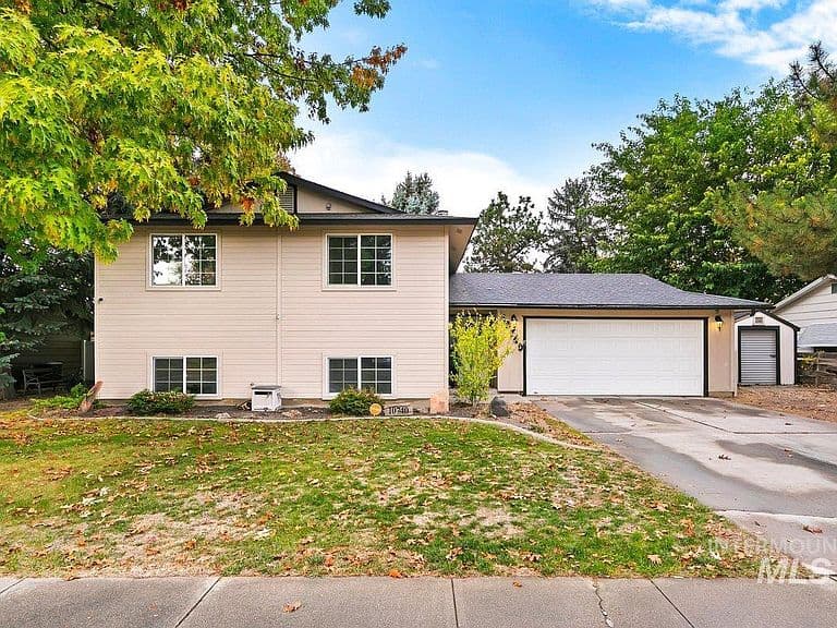 10740 W Alliance St photo 1