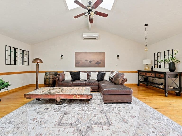 705 Circle Dr photo 3