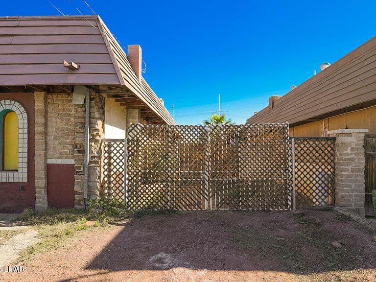 311 N Moonlight Dr photo 4