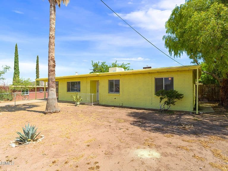 18 W SAFFORD Street photo 3