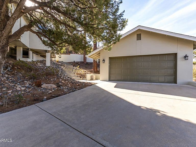 2405 N Williamson Valley Road photo 4