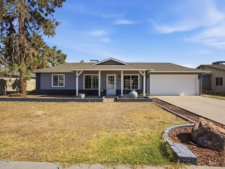 2329 E CONCORDA Drive photo 2