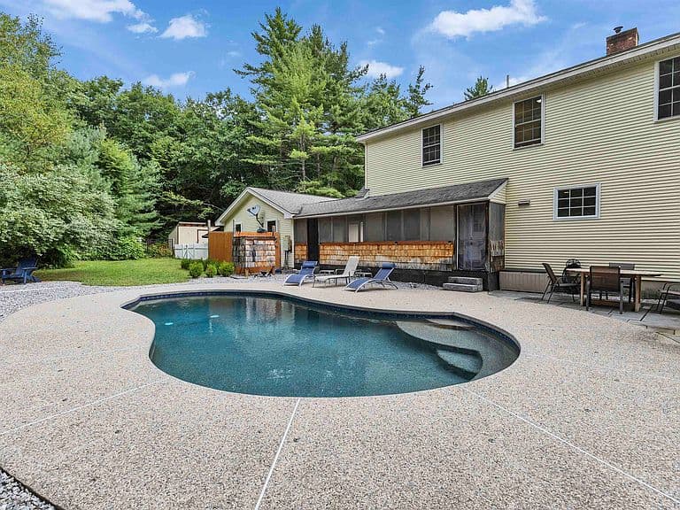68 Pleasant Street photo 3