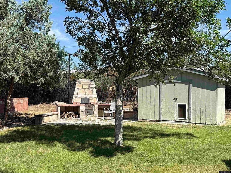 806 Amoretti St photo 5