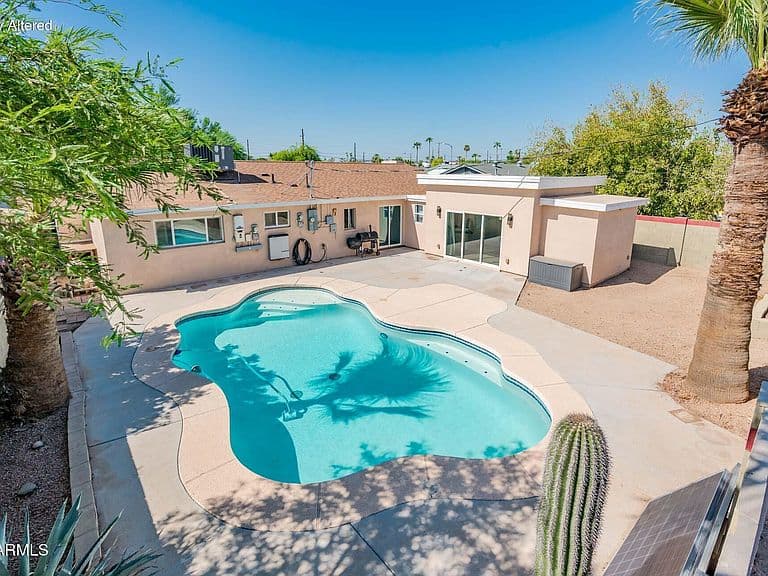 7408 E TAYLOR Street photo 2
