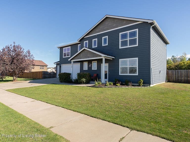3136 12th Ave W photo 2