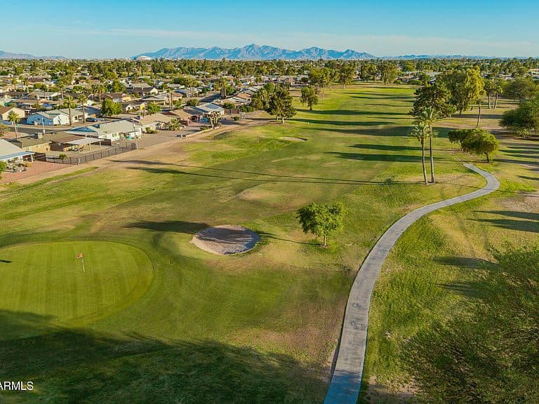 10223 W DESERT HILLS Drive photo 2