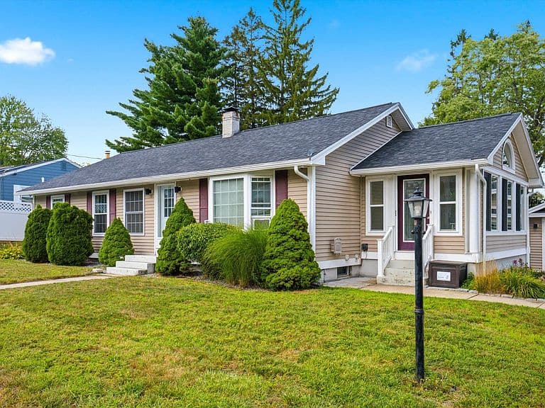 12 Pine Hill Avenue photo 1