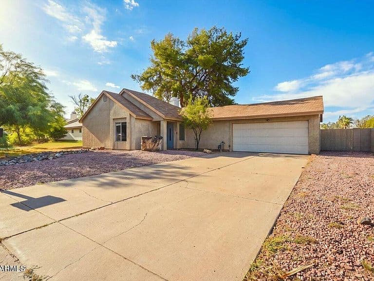 2227 W MOHAWK Lane photo 1