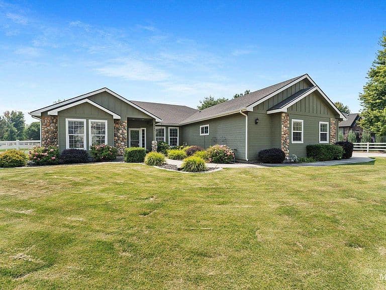 8987 New Castle Dr photo 4