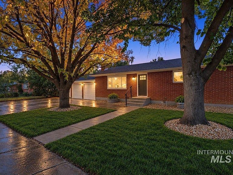 3701 N Woody Dr photo 3