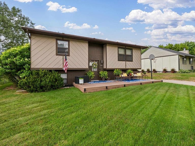 3309 Hall St photo 2