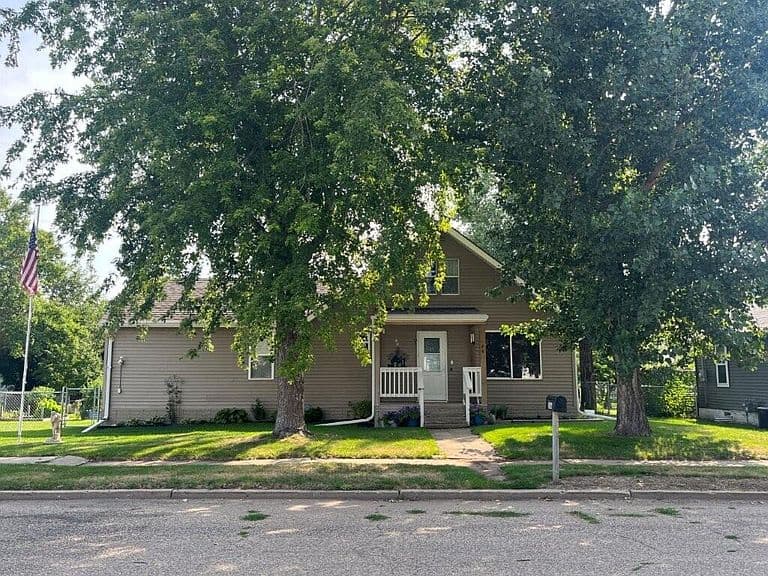 306 4th Ave W photo 2