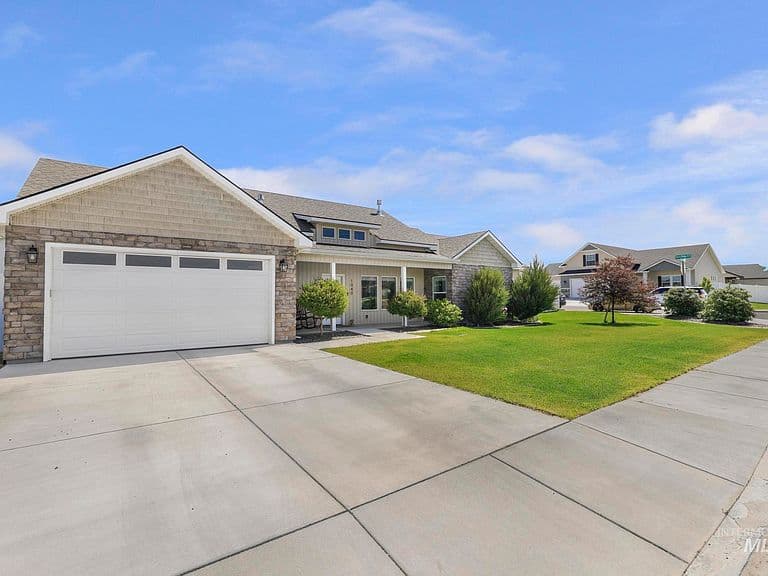 1040 Blueridge Dr photo 4