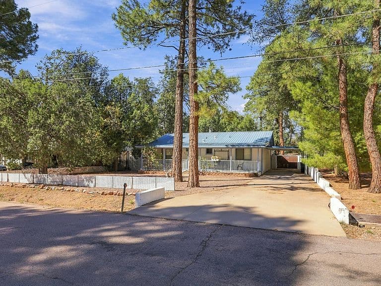 112 W Sherwood Dr photo 2