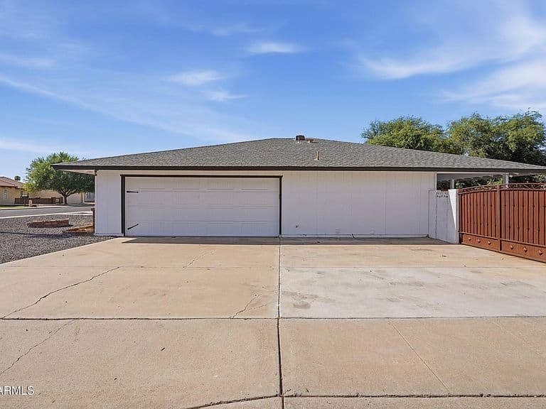 1756 N SUMMER Circle photo 2