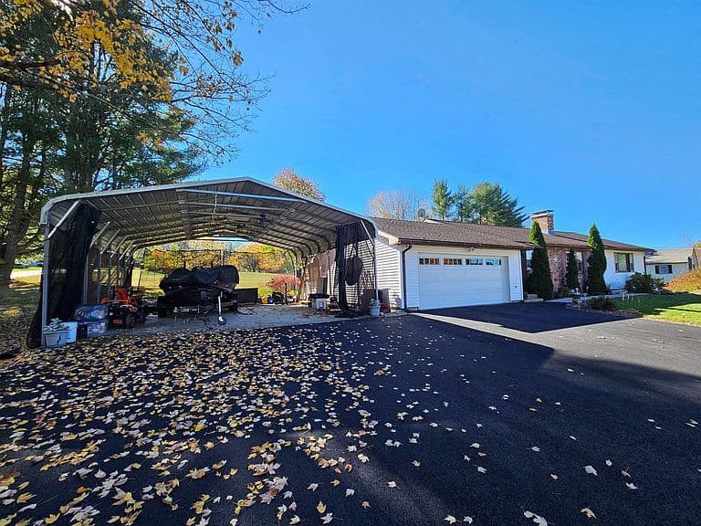11 Longmeadow Drive photo 4