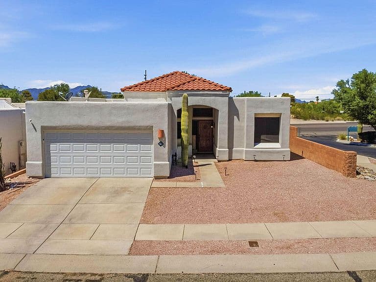 1352 W Hopbush Way photo 2