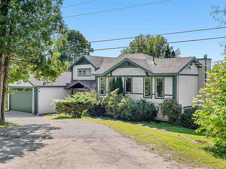 748 Chapin Road photo 2