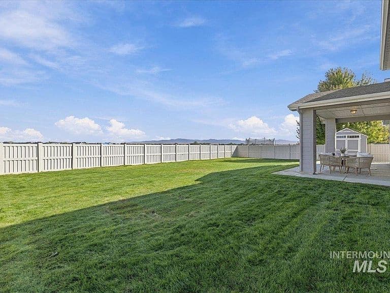 1122 W Seldovia Dr photo 3