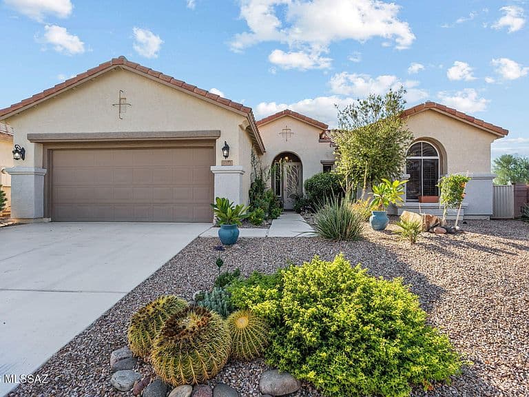 9373 N Sombrero Canyon Dr photo 1