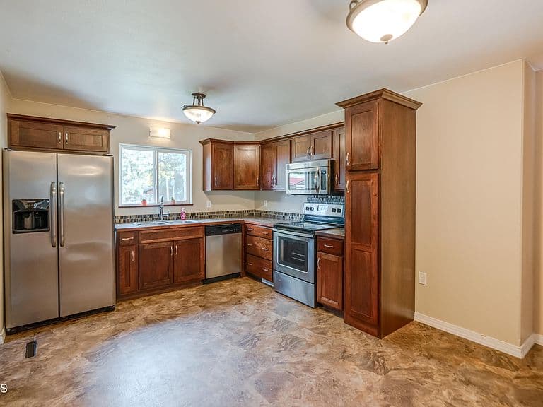 1016 W Sweet Ave photo 3