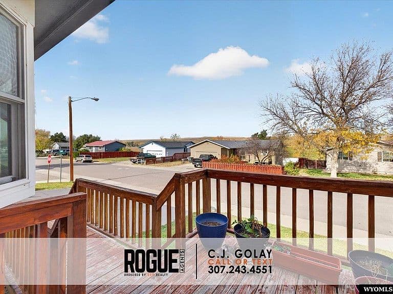 229 Fort Laramie St photo 2