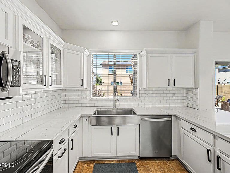 3134 E IVANHOE Street photo 2
